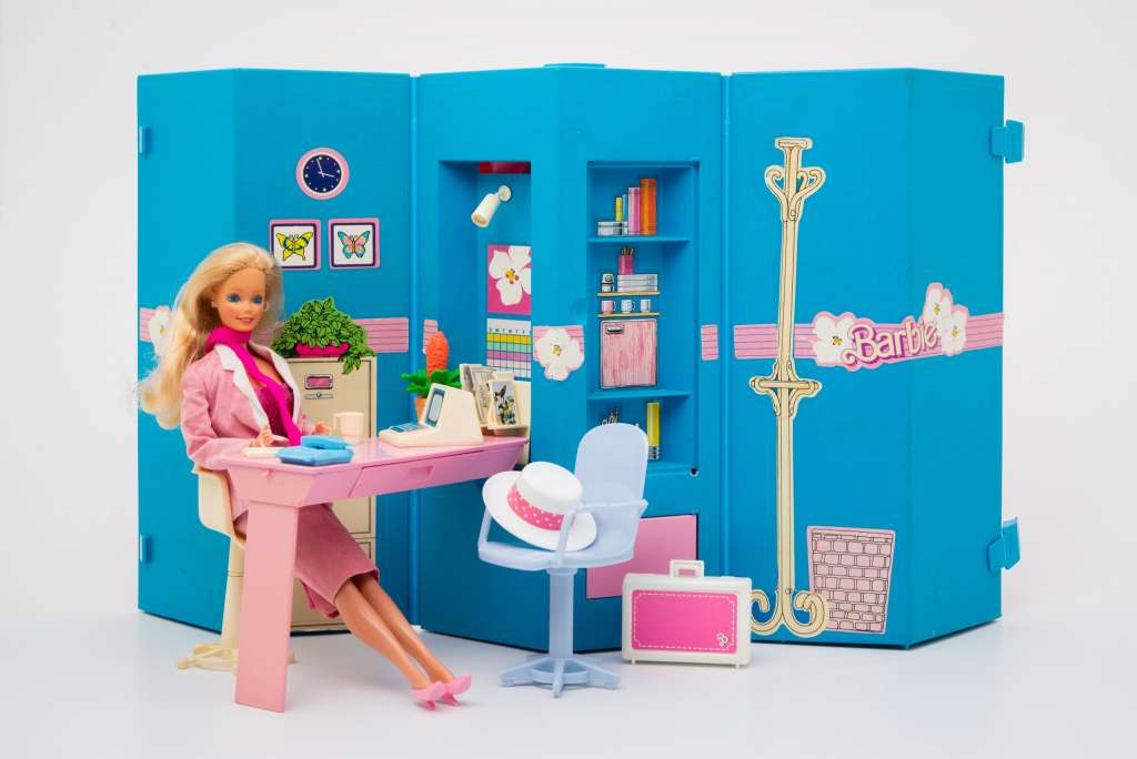 Barbie zarządza firmą, lalka Barbie, niezła sztuka