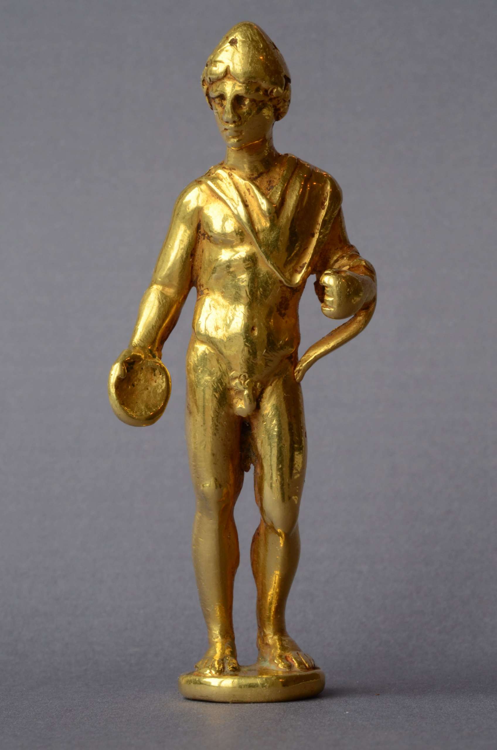 Złoty młodzieniec z Gonio, II-III w., poch. z wykopalisk w starożytnym Gonio / Apsaros, Muzeum Archeologiczne w Batumi, posąg, sztuka Gruzji, Niezła sztuka