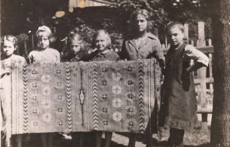 Poezja zaklęta w klimy. Opowieść o Wandzie Kosseckiej z Korytnej na Podolu, wystawa, klimy, fotografia, sztuka polska, tkanie, niezła sztuka