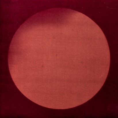 Heliogramy w Sali Salomona. W poszukiwaniu światła. Nicolas Grospierre, heliogramy, wystawa, światło, kolor, materia, sztuka XX w., niezła sztuka