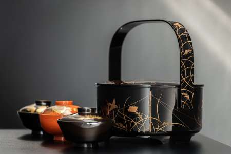 Lśnienie czasu. Japońska laka w sztuce użytkowej, wystawa, sztuka japońska, laka, sztuka użytkowa, ceramika, niezła sztuka