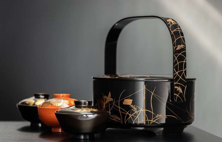 Lśnienie czasu. Japońska laka w sztuce użytkowej, wystawa, sztuka japońska, laka, sztuka użytkowa, ceramika, niezła sztuka