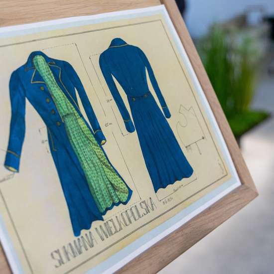 Ekspozycja Kreacje. Stroje ludowe rysowane na miarę. w Muzeum Kultur Świata, wystawa, strój, sztuka użytkowa, niezła sztuka, moda, materiał