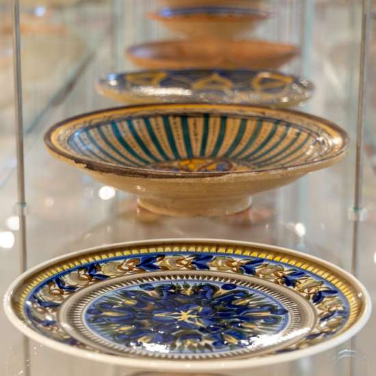 Ekspozycja Muzeum Kultur Świata, fot. MNP, wystawa, sztuka użytkowa, ceramika, porcelana, dekoracje, niezła sztuka