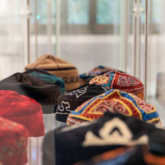 Ekspozycja Muzeum Kultur Świata, fot. MNP, wystawa, sztuka użytkowa, ceramika, porcelana, dekoracje, niezła sztuka