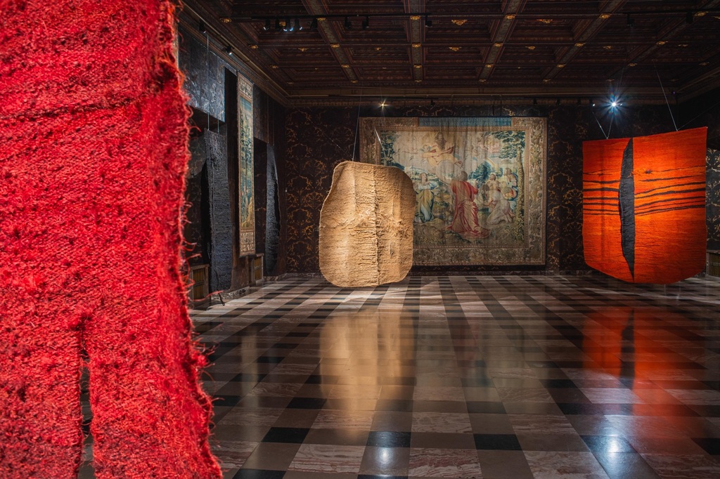 Abakanowicz. Bez reguł. Arrasy i abakany na Wawelu, wystawa, abakany, sztuka użytkowa, tkanina, niezła sztuka