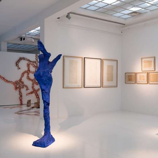 Bożenna Biskupska, Jednonogi, rzeźba, instalacja, obiekt, sztuka polska, sztuka XX w., niezła sztuka