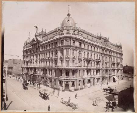 fotograf nieznany, Warszawa. Gmach Towarzystwa Ubezpieczeń "Rosja" na rogu ulic Marszałkowskiej i Sienkiewicza, fotografia, miasto, sztuka XX w., niezła sztuka