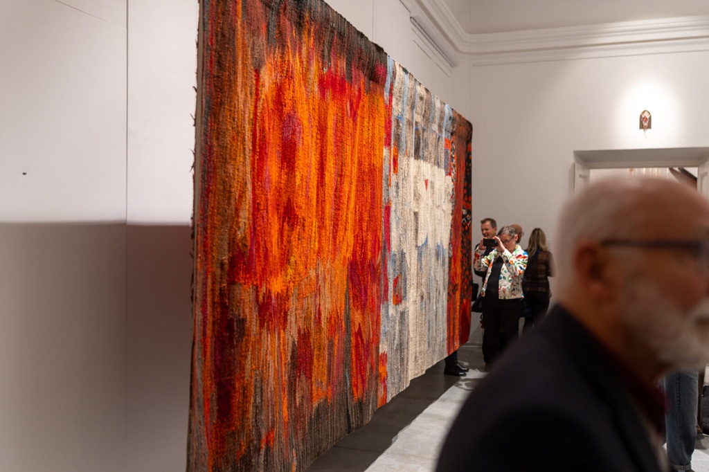 SOFT POWER. Warszawski rodowód Polskiej Szkoły Tkaniny, wystawa, tkanina, sztuka użytkowa, niezła sztuka